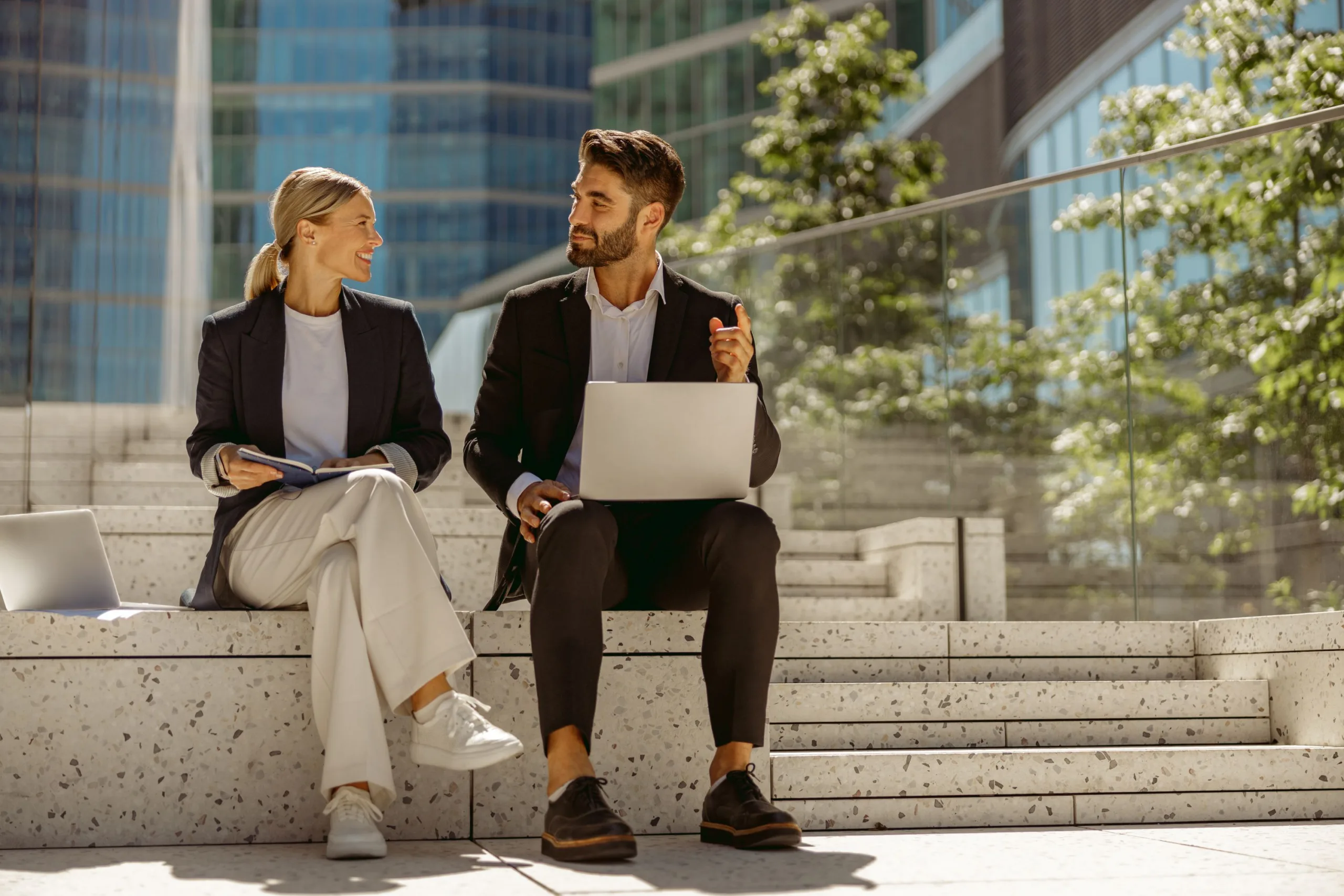 Law firm governance with HighQ and Syncly